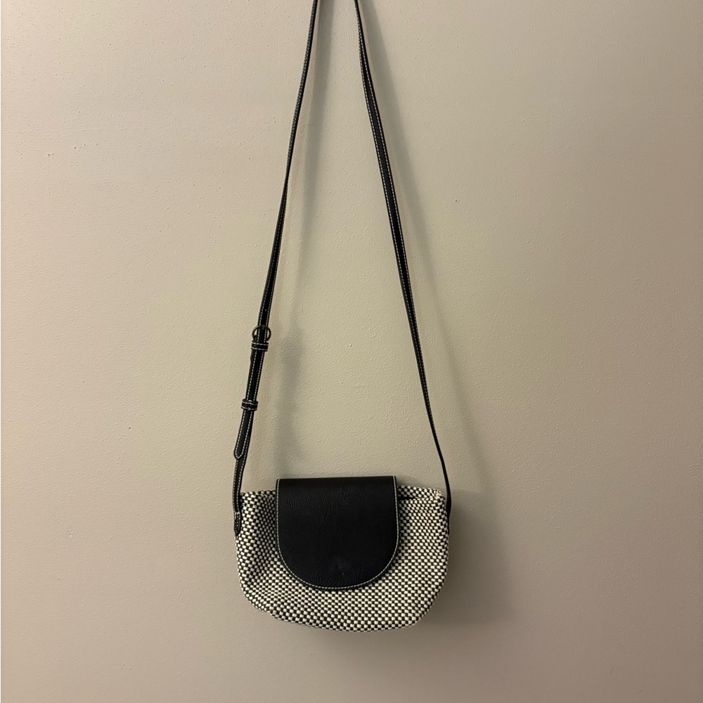Universal Thread Black and White Crossbody Bag